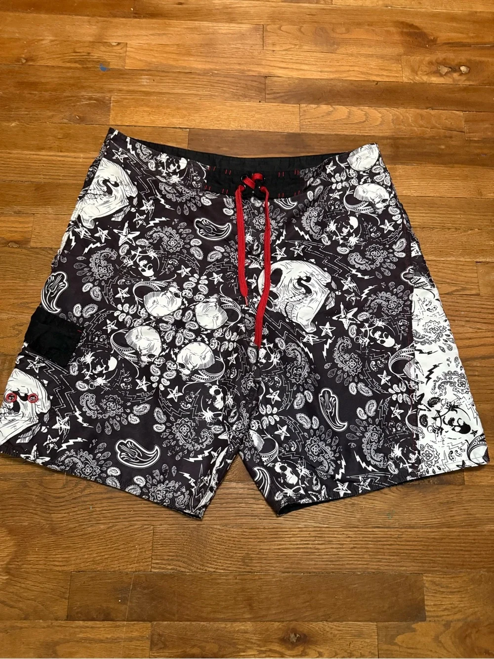 Joe Boxer Skull Board Shorts Men’s Size 36 Black White Paisley Swim Trunks Gothi
